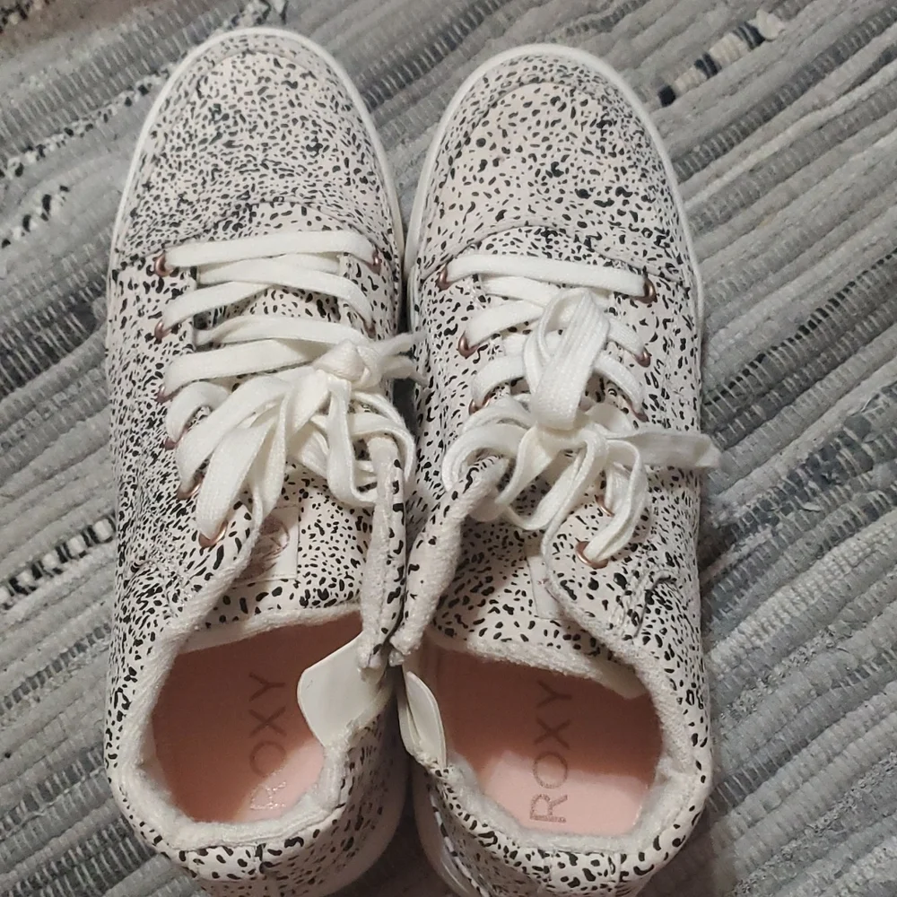 ROXY 10 women's leopard ๐ print high tops - Picture 2 of 6